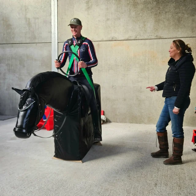 Dank aan @equiphys_ voor deze leerzame dag vol waardevolle tips over het bewust zijn van onze houding en zit op het paard. Het was voor iedereen een interessante dag op 't Nederhof.